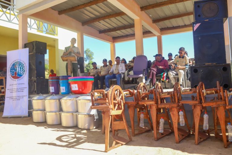 Dotation d’équipement aux producteurs de soie sauvage dans la Région Amoron’i Mania