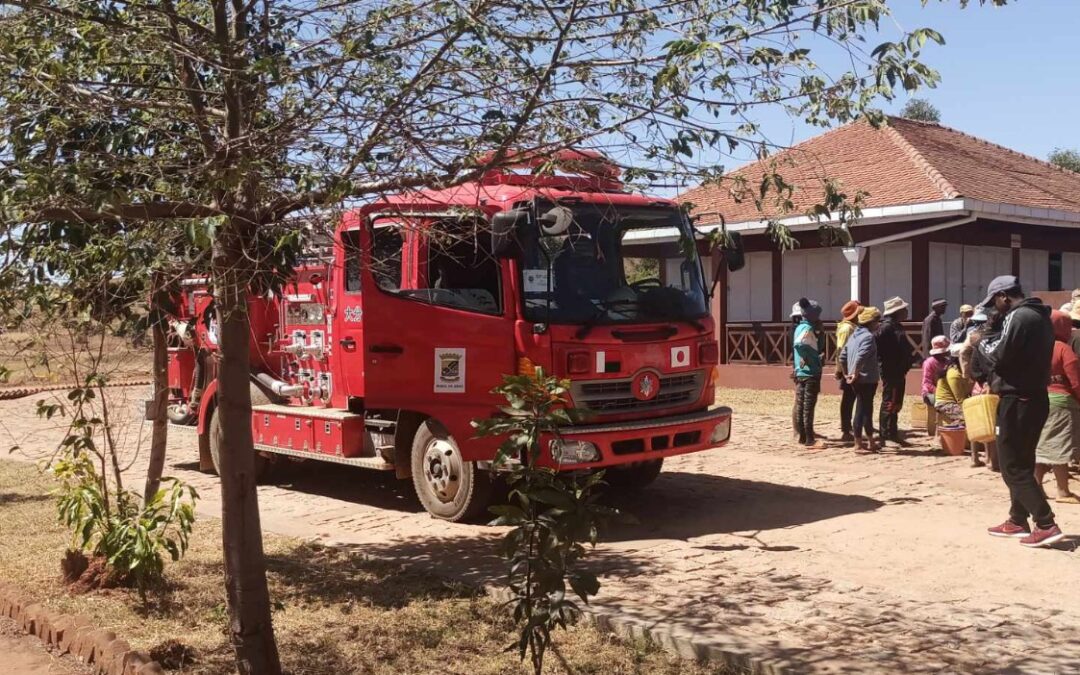 Protection du Parc d’Ampotaka : Des Véhicules et Un Camion-Citerne Mobilisés contre les Incendies et pour l’Arrosage des Plants