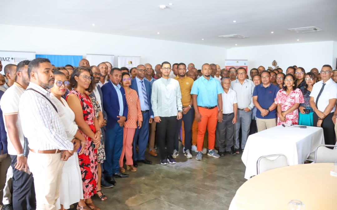 🌳𝗟𝗮𝗻𝗰𝗲𝗺𝗲𝗻𝘁 𝗱𝘂 𝗽𝗿𝗼𝗴𝗿𝗮𝗺𝗺𝗲 𝗔𝗙𝗥𝟭𝟬𝟬/𝗕𝗠𝗭-𝗙𝗔𝗢 𝗮̀ 𝗠𝗮𝗱𝗮𝗴𝗮𝘀𝗰𝗮𝗿 : 𝗨𝗻 𝗲𝗻𝗴𝗮𝗴𝗲𝗺𝗲𝗻𝘁 𝗳𝗼𝗿𝘁 𝗽𝗼𝘂𝗿 𝗹𝗮 𝗿𝗲𝘀𝘁𝗮𝘂𝗿𝗮𝘁𝗶𝗼𝗻 𝗱𝗲𝘀 𝗽𝗮𝘆𝘀𝗮𝗴𝗲𝘀 𝗲𝘁 𝗱𝗲𝘀 𝗳𝗼𝗿𝗲̂𝘁𝘀.
