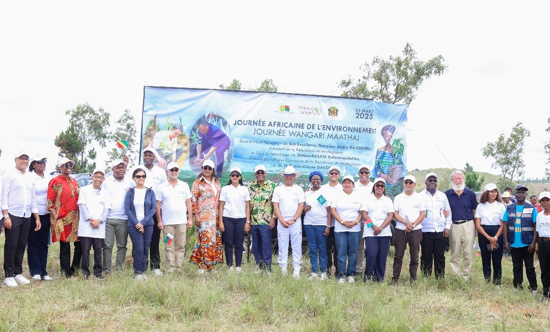 Madagascar et la République du Congo s’engagent pour l’environnement : 3 000 arbres plantés à Antolojanahary dans une initiative de reboisement 🌳🌍
