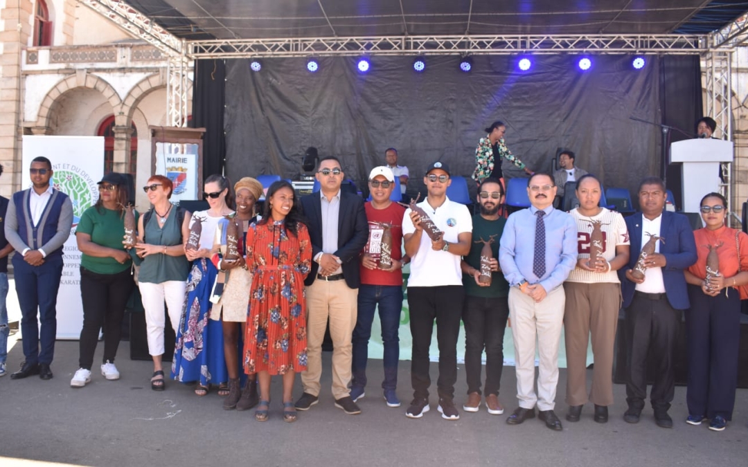 𝗔𝗻𝘁𝘀𝗶𝗿𝗮𝗯𝗲 𝗮𝗰𝗰𝘂𝗲𝗶𝗹𝗹𝗲 𝗹𝗲 𝗙𝗲𝘀𝘁𝗶𝘃𝗮𝗹 𝗭𝗲́𝗿𝗼 𝗗𝗲́𝗰𝗵𝗲𝘁 : 𝗹𝗮 𝗷𝗲𝘂𝗻𝗲𝘀𝘀𝗲 𝗮𝘂 𝗰œ𝘂𝗿 𝗱𝗲 𝗹𝗮 𝘁𝗿𝗮𝗻𝘀𝗶𝘁𝗶𝗼𝗻 𝗲́𝗰𝗼𝗹𝗼𝗴𝗶𝗾𝘂𝗲