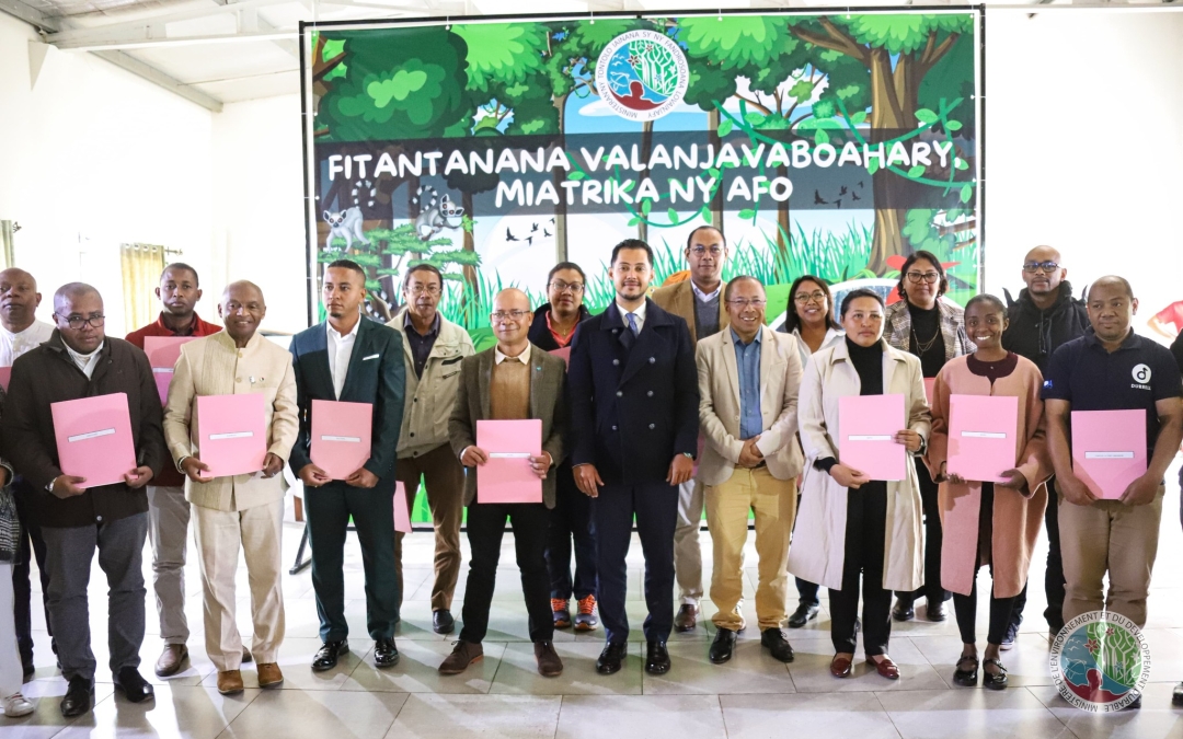 🌳🌿𝗟𝗲 𝗚𝗼𝘂𝘃𝗲𝗿𝗻𝗲𝗺𝗲𝗻𝘁 𝗱𝗲 𝗠𝗮𝗱𝗮𝗴𝗮𝘀𝗰𝗮𝗿 𝗼𝗳𝗳𝗶𝗰𝗶𝗮𝗹𝗶𝘀𝗲 𝗹𝗮 𝗱𝗲́𝗹𝗲́𝗴𝗮𝘁𝗶𝗼𝗻 𝗱𝗲 𝗴𝗲𝘀𝘁𝗶𝗼𝗻 𝗱𝗲 𝟱𝟮 𝗔𝗶𝗿𝗲𝘀 𝗣𝗿𝗼𝘁𝗲́𝗴𝗲́𝗲𝘀 𝗲𝘁 𝗿𝗲𝗻𝗳𝗼𝗿𝗰𝗲 𝗹𝗮 𝗹𝘂𝘁𝘁𝗲 𝗰𝗼𝗻𝘁𝗿𝗲 𝗹𝗲𝘀 𝗳𝗲𝘂𝘅 𝗱𝗲 𝗳𝗼𝗿𝗲̂𝘁